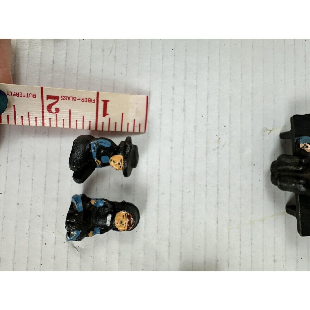 VTG 7 pc CAST IRON AMISH FAMILY" & 1Wagon - Picture 12 of 13
